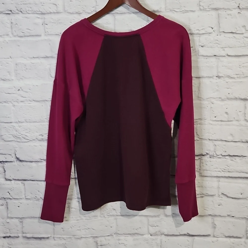 💙 Old Navy active colorblock sweatshirt